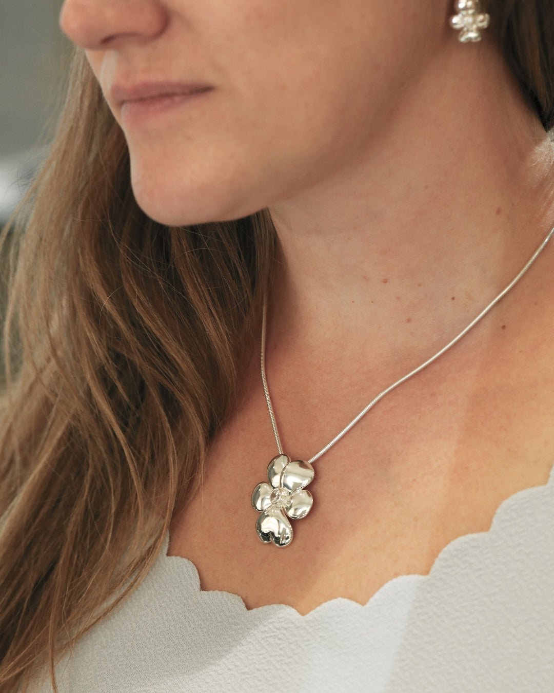 Stor VIOL halsband med blomformad berlock i sterlingsilver kubisk zirkon och 42 cm ormkedja