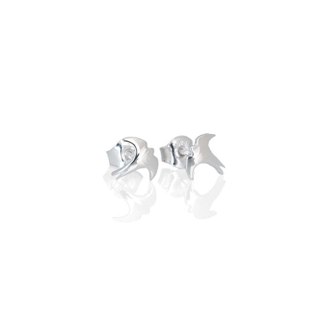 SVALA örhängen på stift i 925 sterling silver med små svalformade hängen