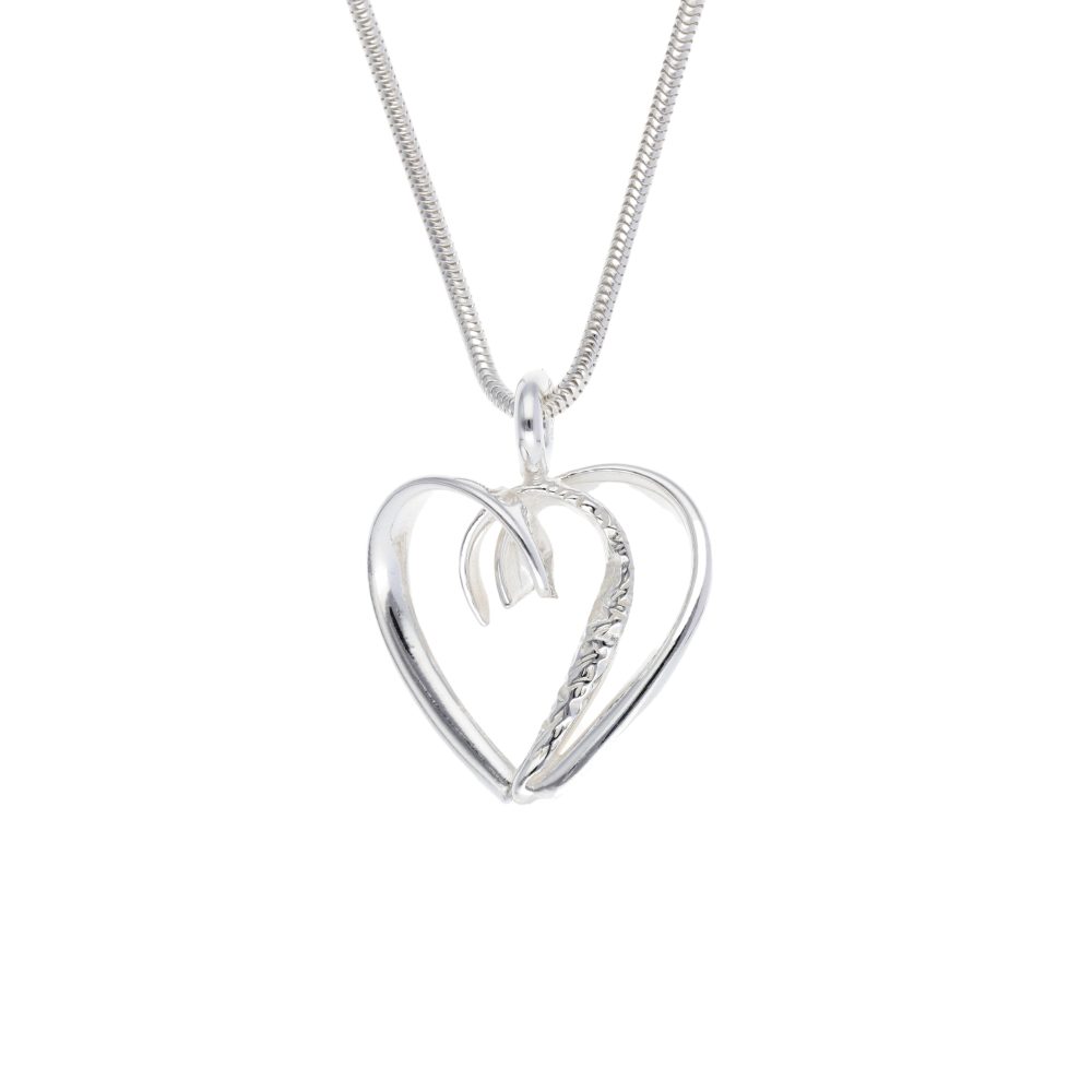 Halsband i sterlingsilver med öppet dubbelt hjärta på ormkedja