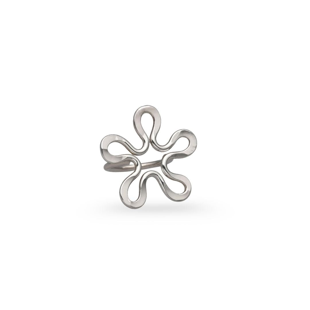 BLOMMAN Elegant ring in sterling silver with a flower shaped loop design on a white background