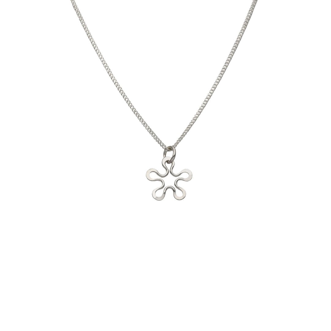 BLOMMAN XS necklace in sterling silver with a rounded six-petal flower pendant on a delicate chain