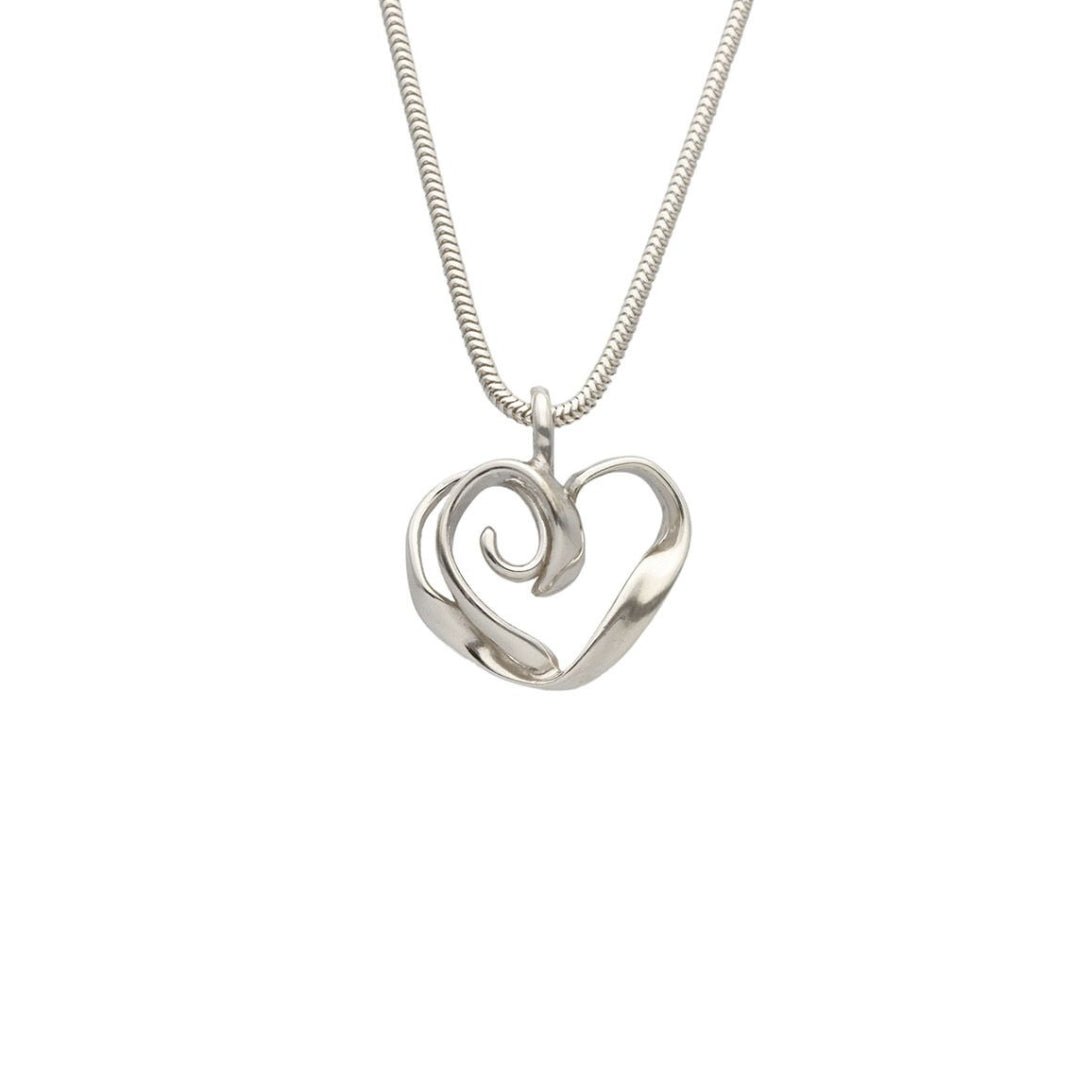 Sterling silver STORMSKÄRS MAJA HJÄRTA necklace with a heart pendant on a chain