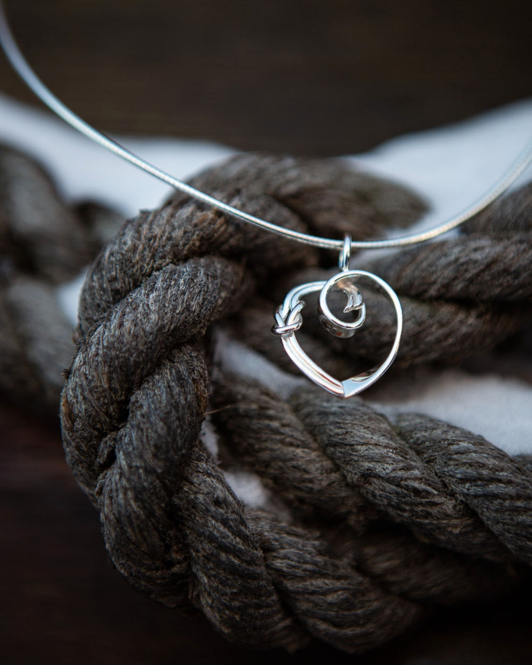 RÅBANDSKNOP (Reef Knot) HEART necklace