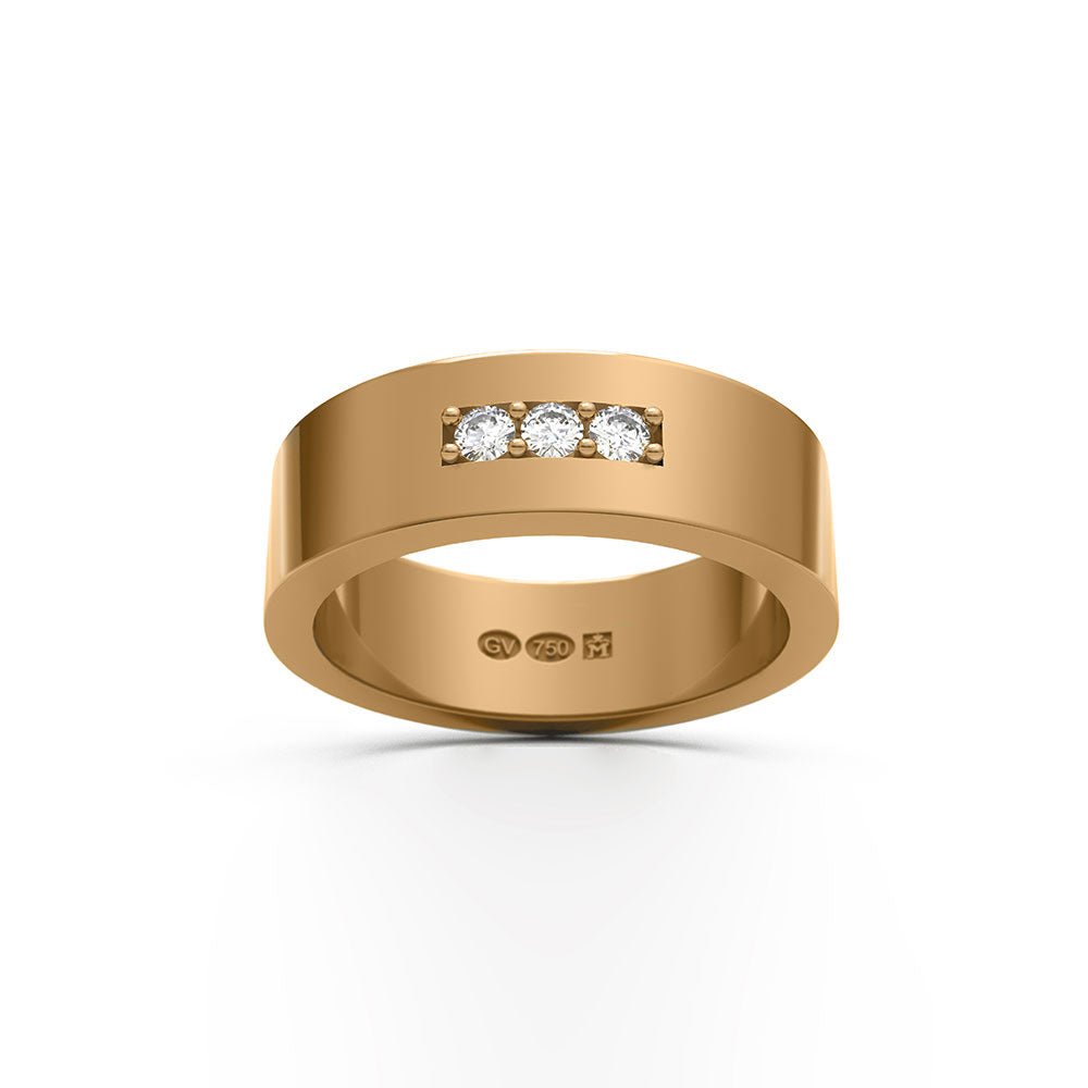 Bred 18k guld vigselring med tre diamanter i rad