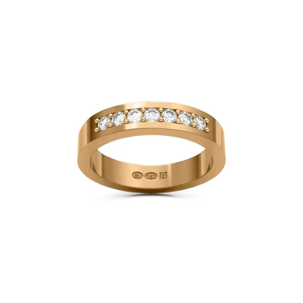 Rektangulär 4 mm ring i 18K guld med sju diamanter i rad