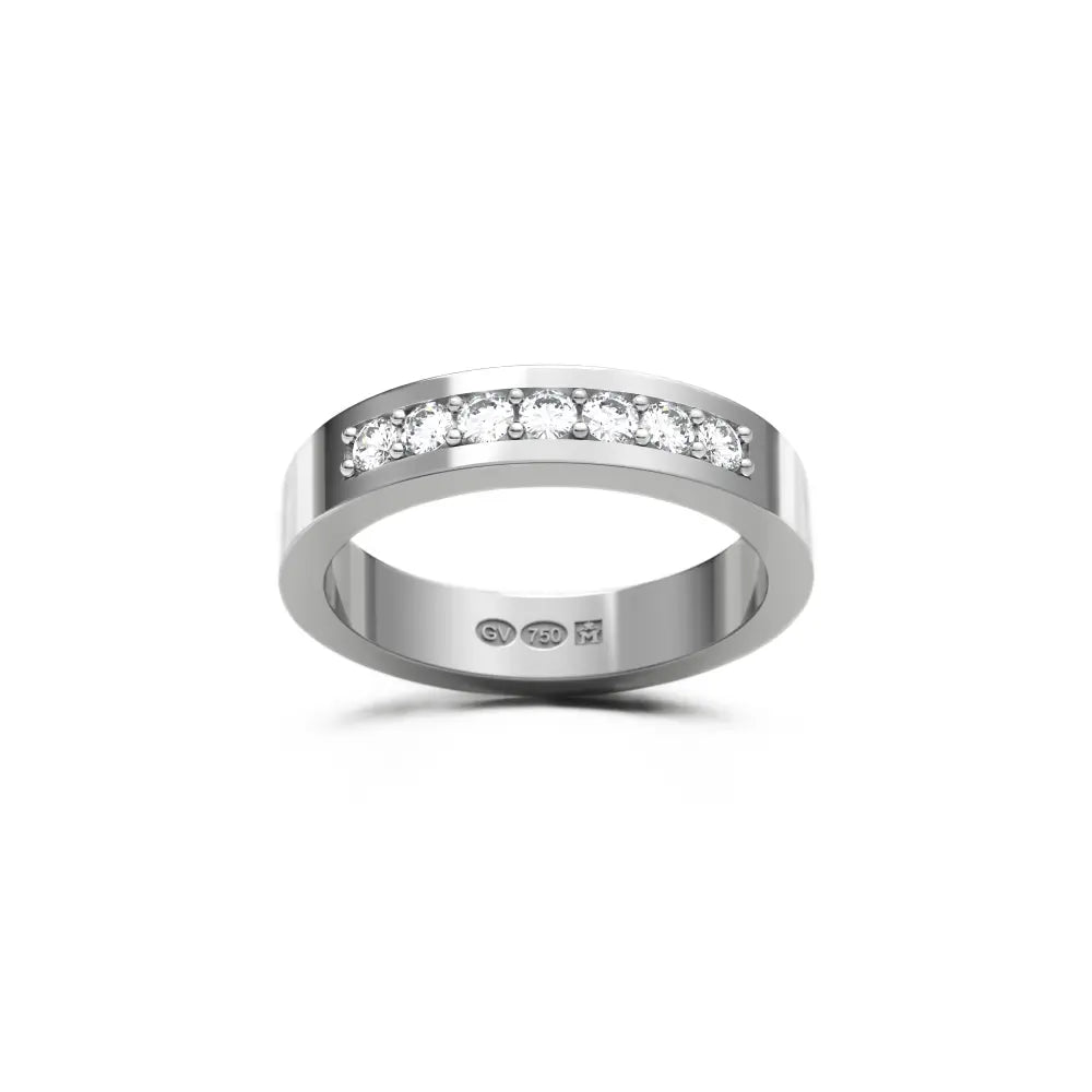 Slät rektangulär 4 mm vitguldring med sju diamanter i rad