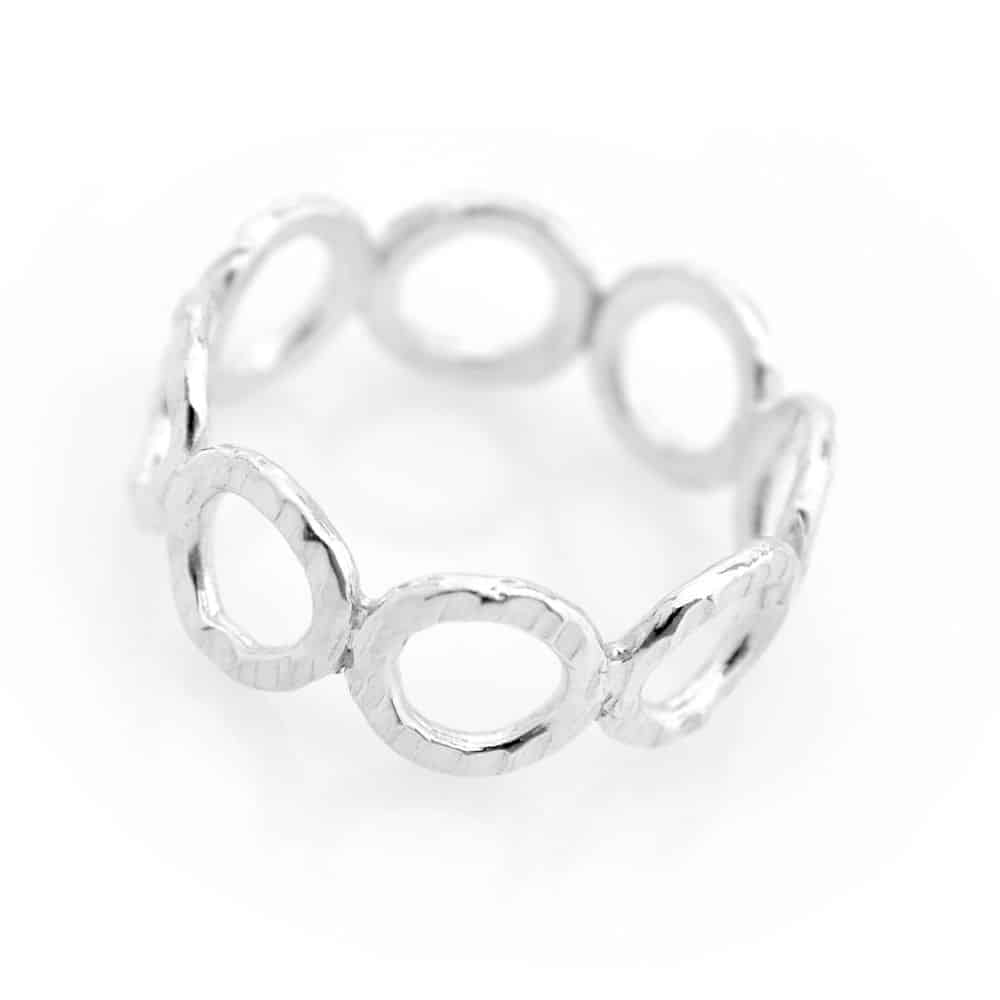 CIRCLA ring i 925 sterling silver med en glittrande öppen cirkel och diameter cirka 7 mm