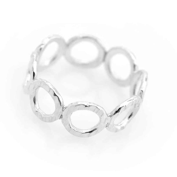 CIRCLA ring i 925 sterling silver med en glittrande öppen cirkel och diameter cirka 7 mm