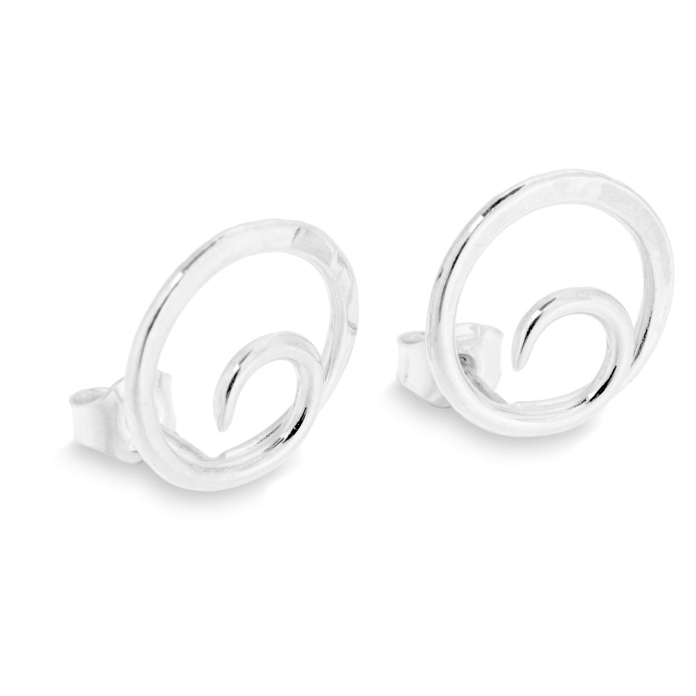 Silver örhängen på stift med cirkulär spiraldesign