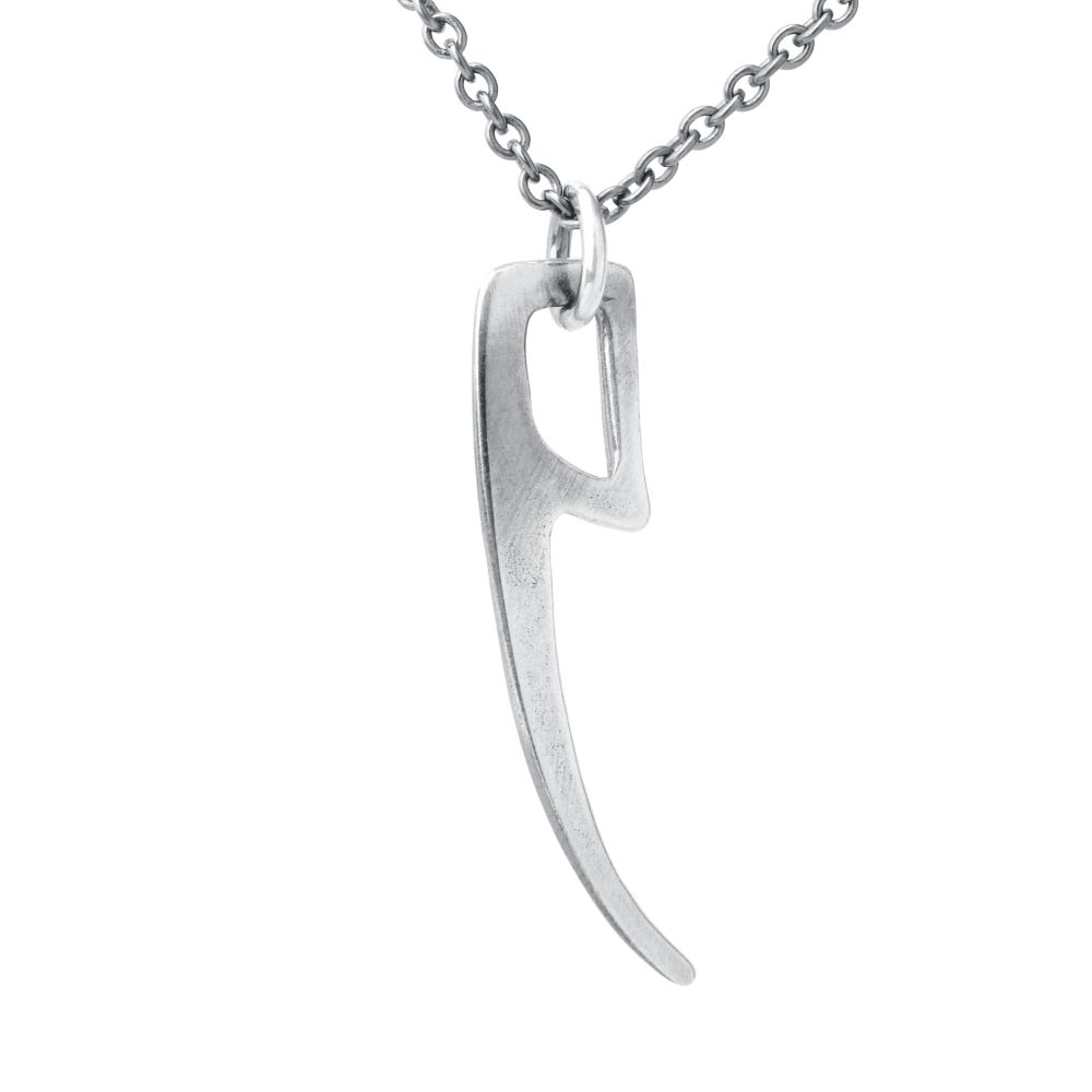 NÄTSTICKA XL pendant in polished silver featuring a long curved blade on a silver chain