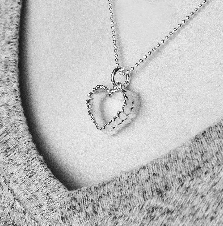 Råghjärta halsband i 925 sterlingsilver med räfflat hjärtformat hänge på kedja