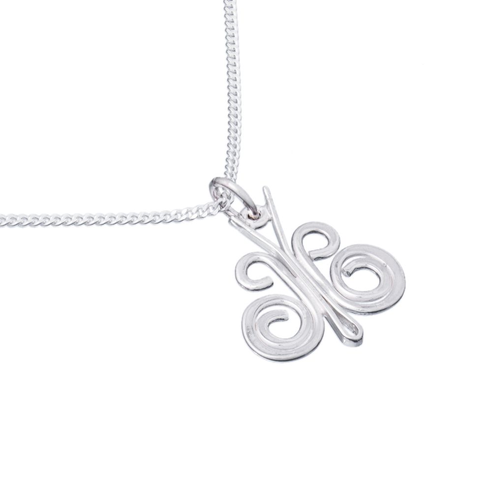 SAGA LILLA fjäril halsband i silver med böjda trådar hängande på kedja