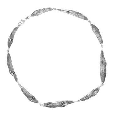 TILIA collier necklace in nickel-free 925 sterling silver with leaf-shaped links on a white background