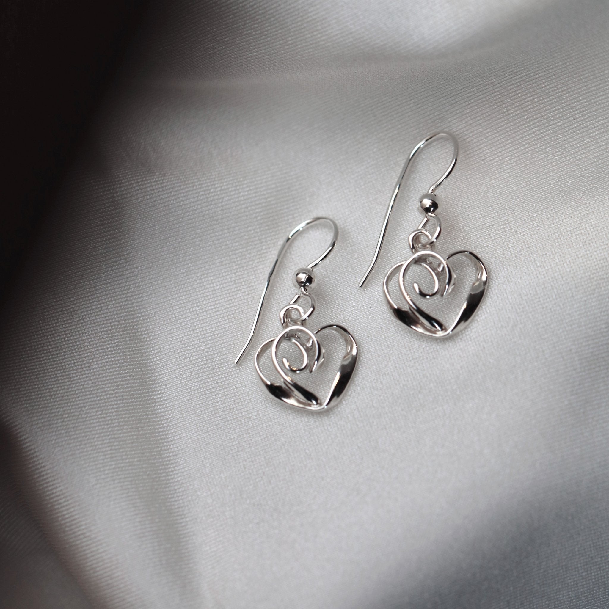 STORMSKÄRS MAJA HJÄRTA örhängen på krok - Guldviva Jewellery