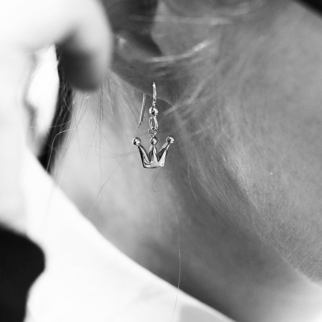 PRINSESSKRONA örhängen på krok - Guldviva Jewellery