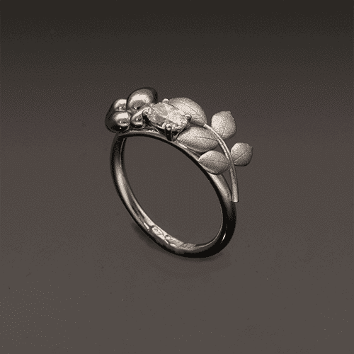 Top view of EVA 18K ring with a sculpted vine of textured leaves along the band