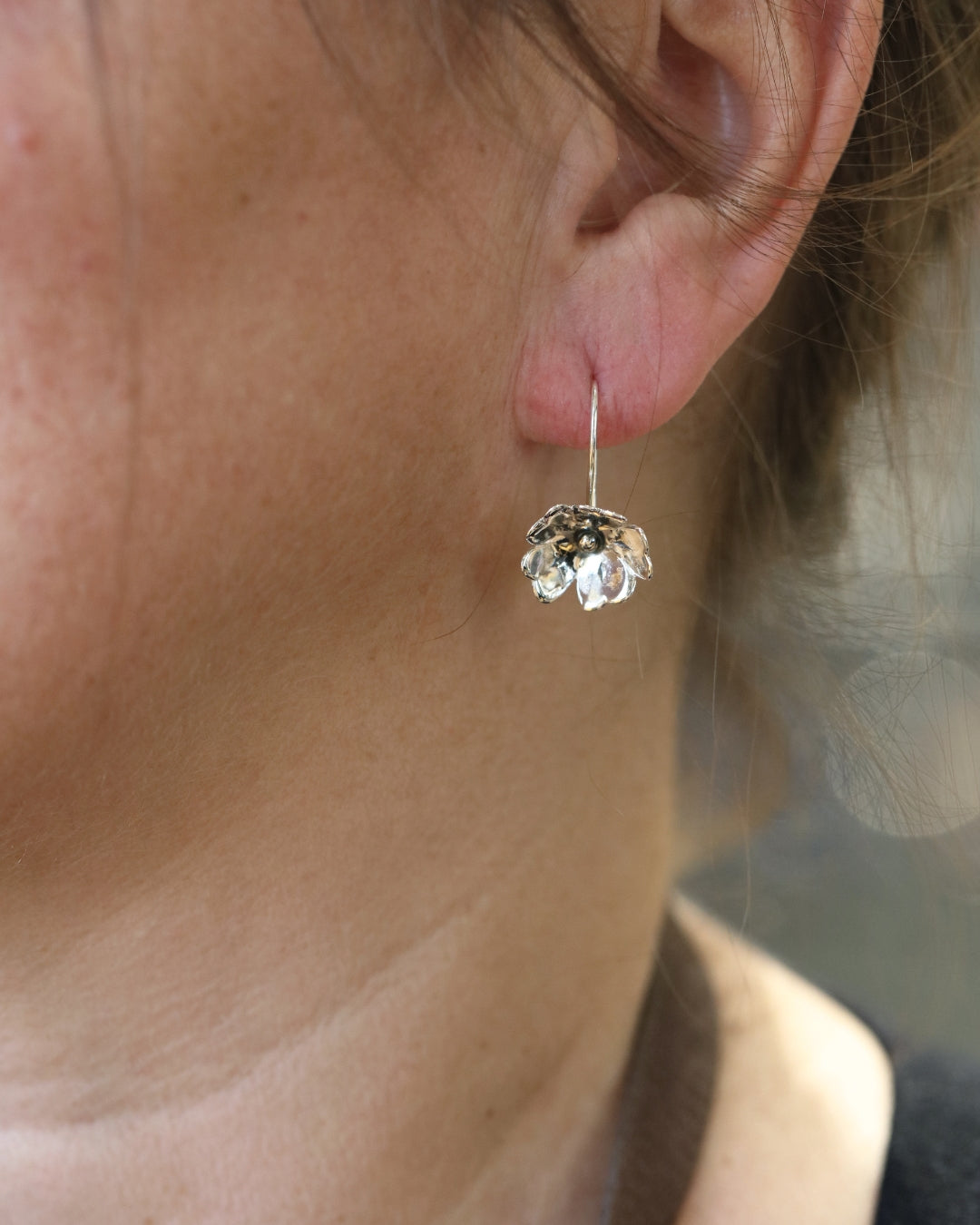 Gullviva blomformade örhängen i sterlingsilver med krok