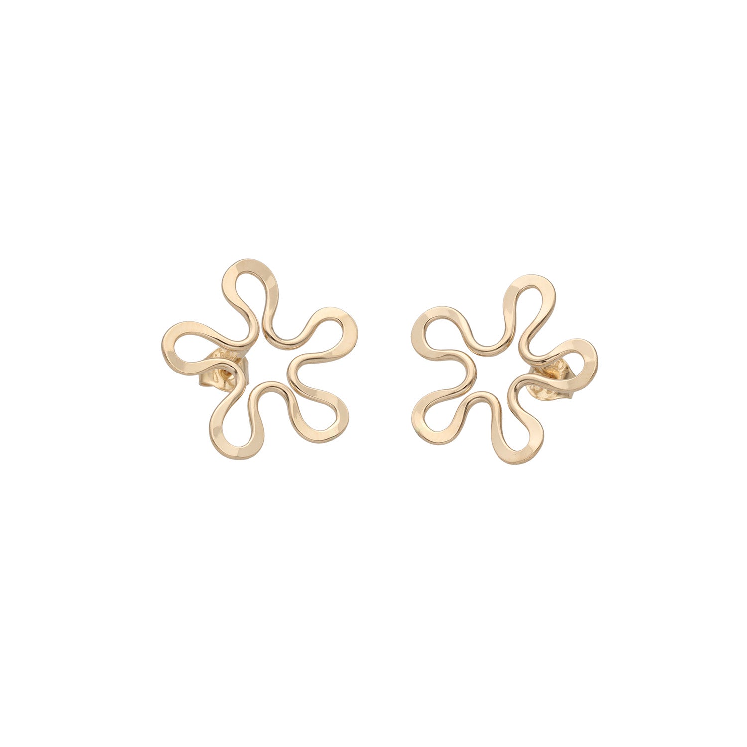 Blomman 18K gold flower stud earrings with curved petal design.