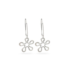 BLOMMAN Elegant örhängen på krok i 925 sterling silver blomformad design