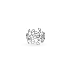 Sterling silver BLOMMAN Scarfring with an intricate openwork floral design.