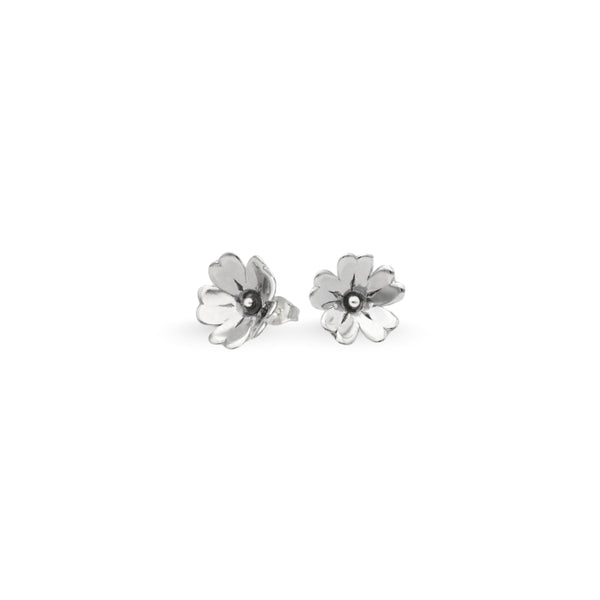 GULLVIVA blomformade örhängen i sterlingsilver, diameter ca 15 mm, vit bakgrund