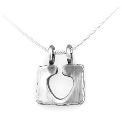 HÅLL OM halsband i 925 sterling silver med hjärtformat hålrum i mitten och antikbehandlad finish
