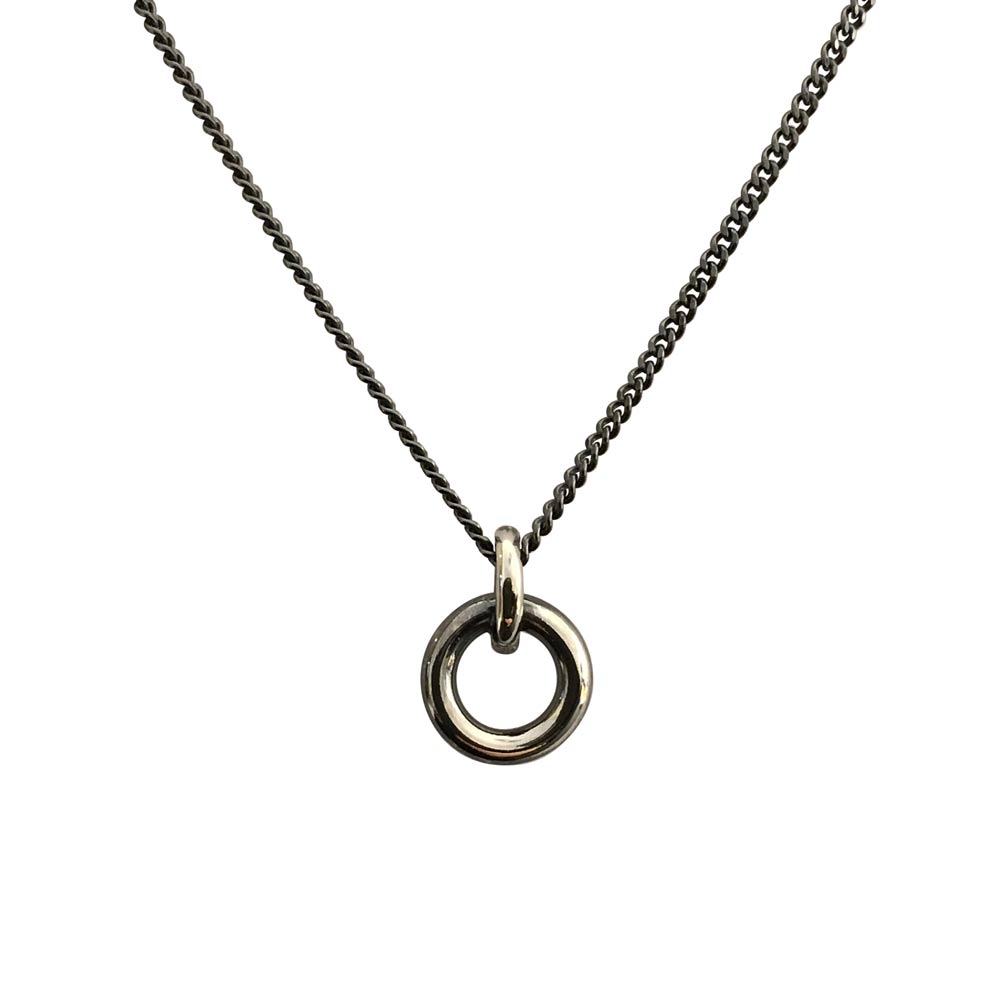 I HAMN LILLA ANTIK necklace with a weathered mooring ring pendant on an antique finish chain