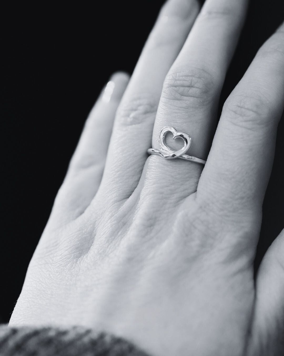 Öppen hjärtformad ring i silver
