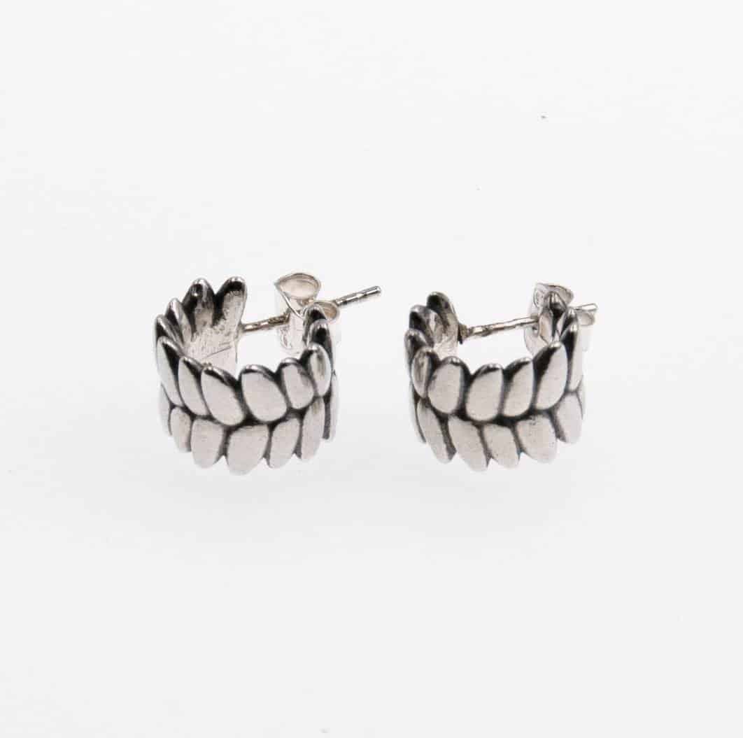 RÅG örhängen på stift - Guldviva Jewellery