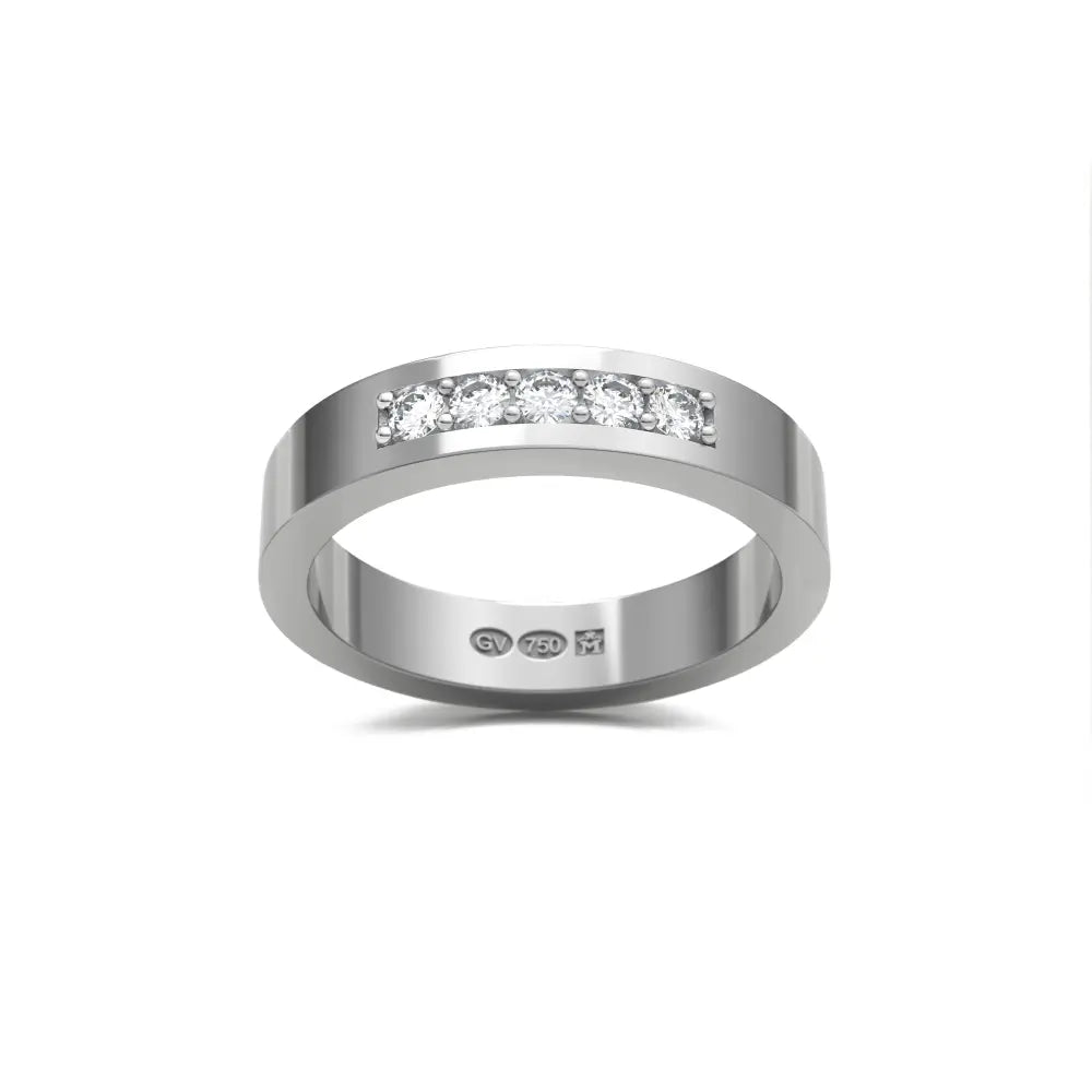 Slät rektangulär 4 mm vitguldring med fem diamanter i rad