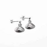 SANDMUSSLA S örhängen på stift - Guldviva Jewellery