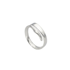 Close up of a simple timeless STORMSKÄRS MAJA ring with a smooth wide band on a finger.