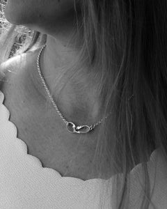Model wearing STORMSKÄRS MAJA necklace in 925 sterling silver