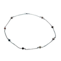 STRAND halsband i sterling silver med färgade stenar längs en 42–45 cm kedja