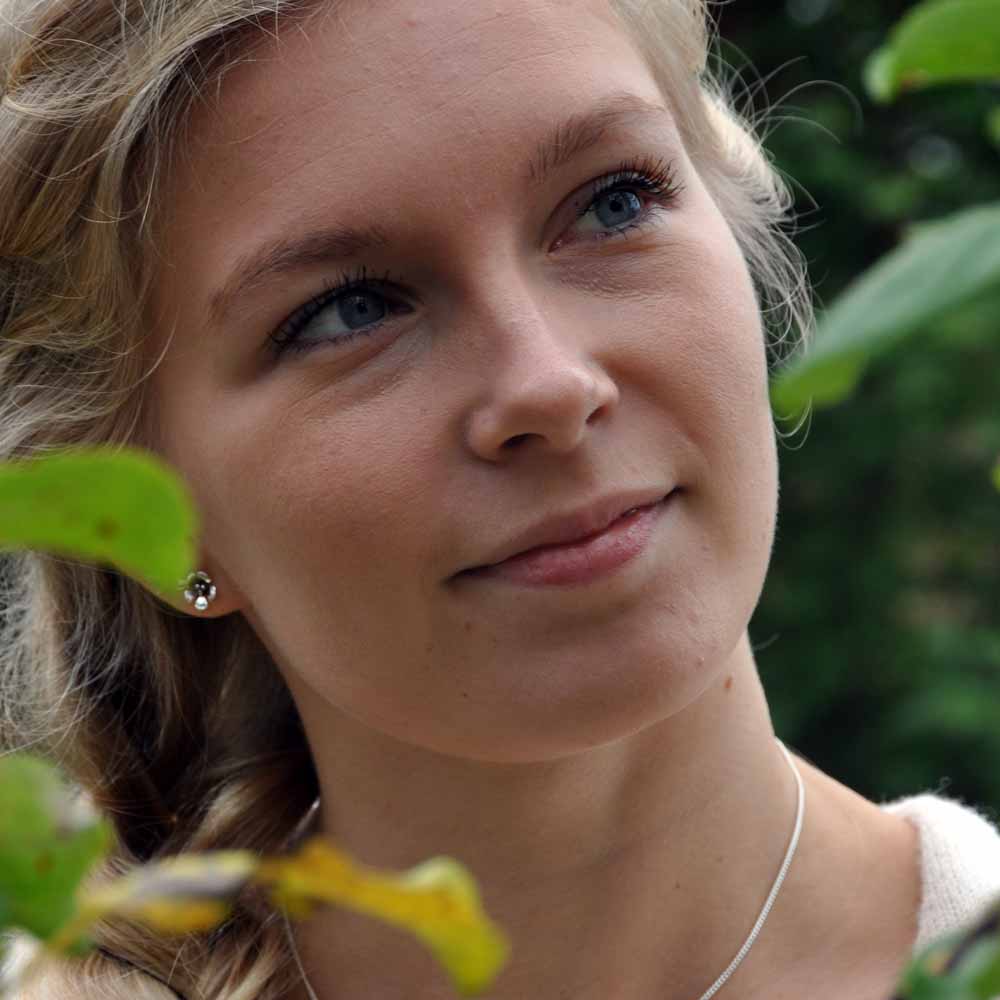 ÄPPELBLOM örhängen på stift - Guldviva Jewellery