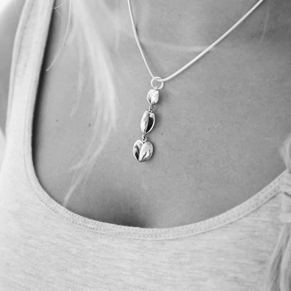 BLÅMUSSLA HJÄRTA FEST halsband - Guldviva Jewellery