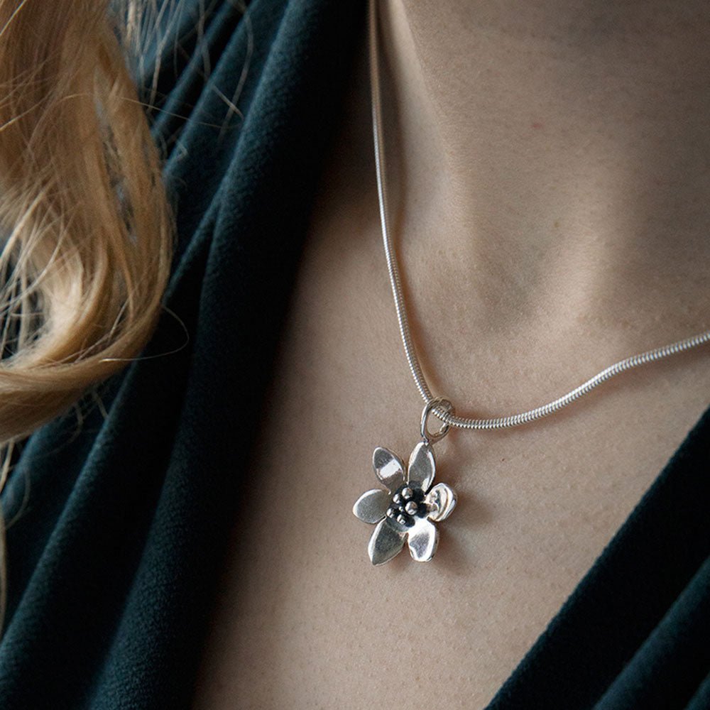 BLÅSIPPA halsband - Guldviva Jewellery