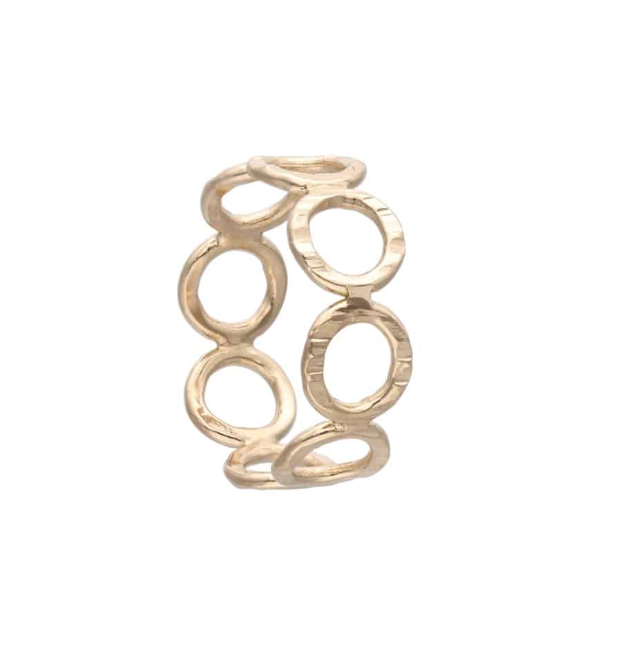 Circla ring i återvunnet 18K guld med cirklar och hamrade detaljer