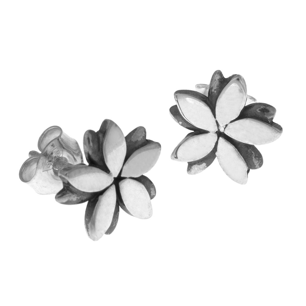 EUFORIA blomformade örhängen på stift i 925 sterlingsilver med antikbehandlade detaljer
