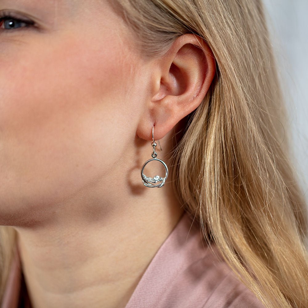 GLORY örhänge i 925 sterling silver på krok med maritimt vågtema