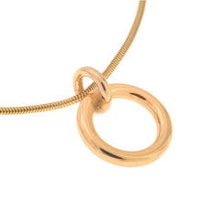 I HAMN halsband med en stor guldfärgad förtöjningsring som hänge på kedja