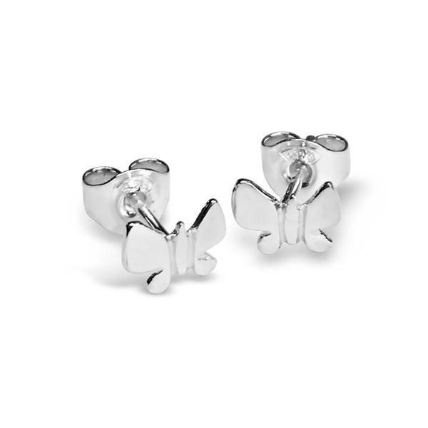 Små fjärilformade stiftörhängen i sterlingsilver på örsnibb