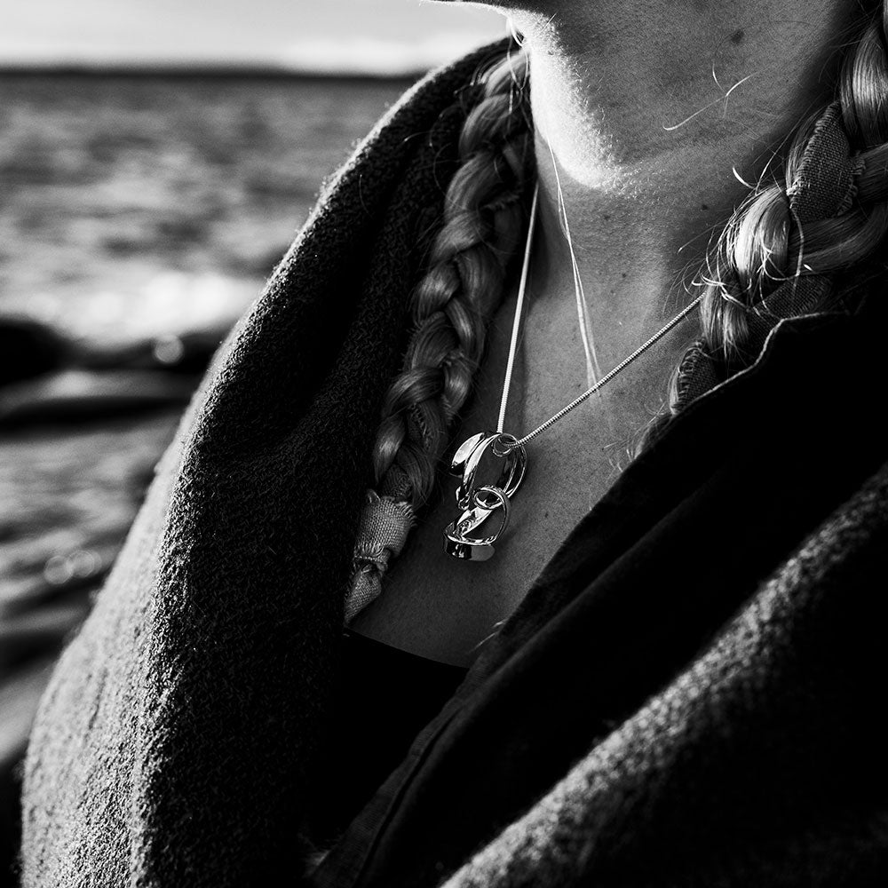 Model wearing STORMSKÄRS MAJA FEST pendant necklace in sterling silver on a snake chain