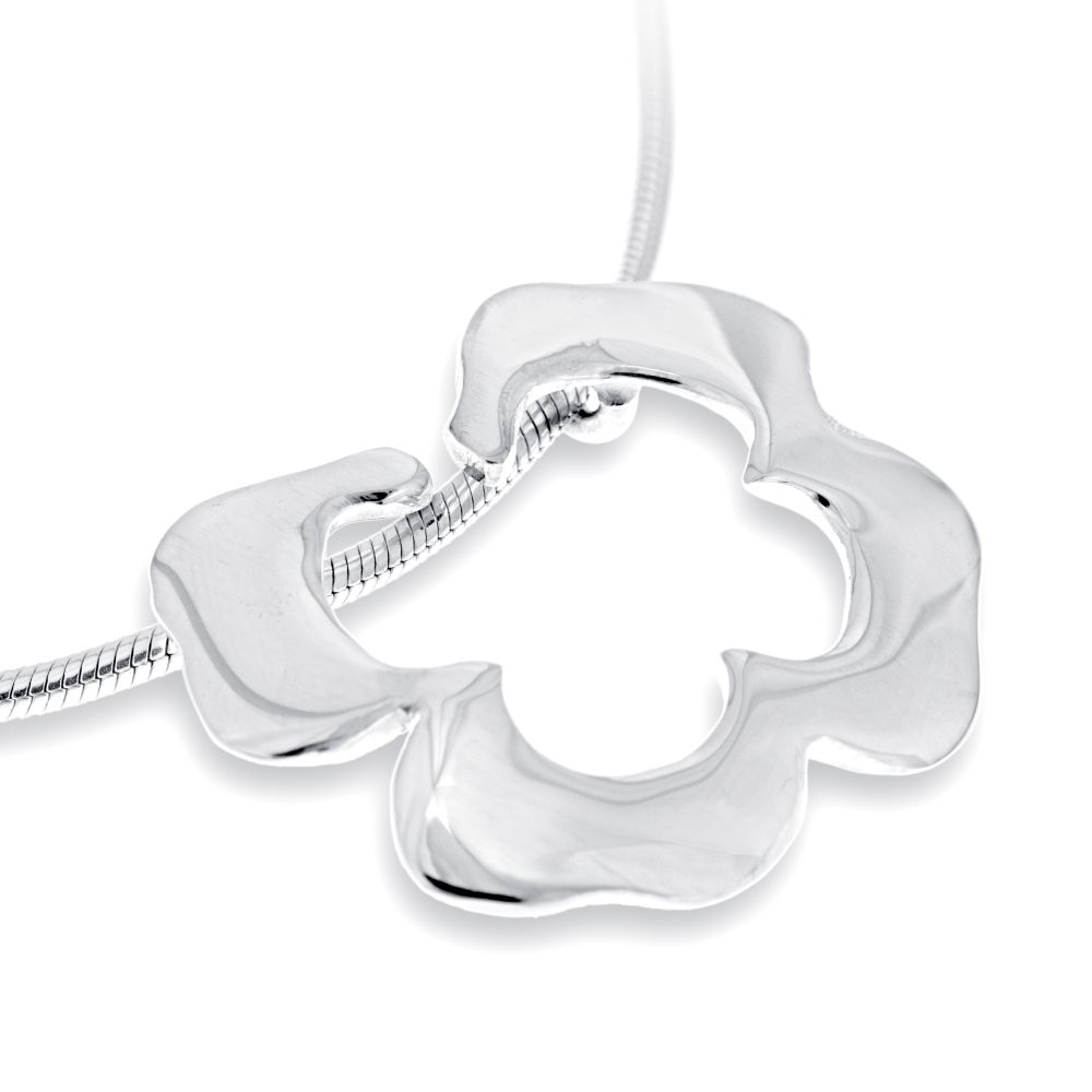 MAMA necklace pendant of a smooth four petal silver flower on a 42 cm snake chain