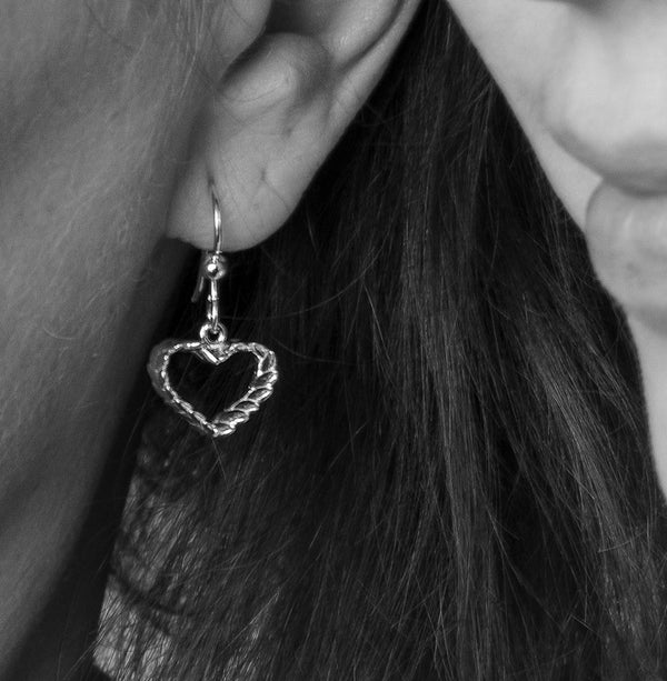 RÅGHJÄRTA örhängen i 925 sterling silver med krokfäste