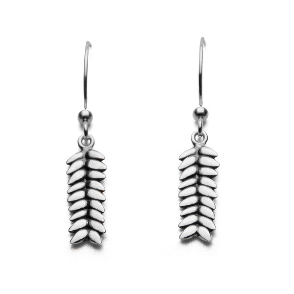RÅG örhängen på krok i 925 sterlingsilver med kornlika hängen