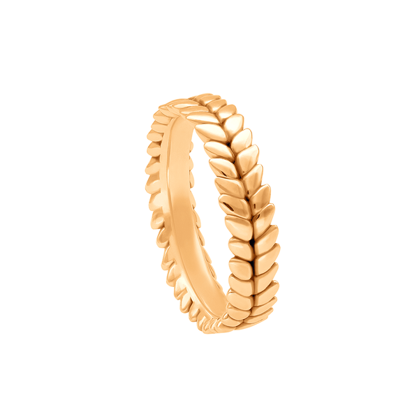RÅG 18K gold ring with a leaf scale pattern around a 5 mm wide band