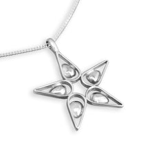 STJÄRNHUS halsband stjärnformat hängsmycke i 925 sterlingsilver med fem droppformade kärnor i varje spets