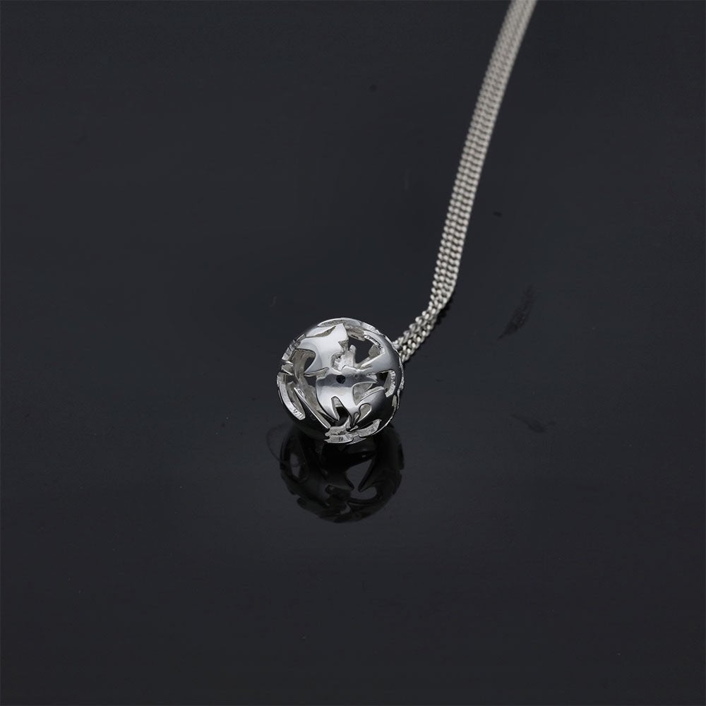 SVALA halsband i 925 sterling silver med runt öppet svalmotiv hängsmycke på tunn kedja